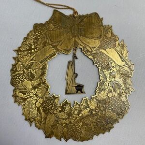 Christmas Tree Ornament Vintage Holy‎ Family at Manger & Wreath Metal 1991